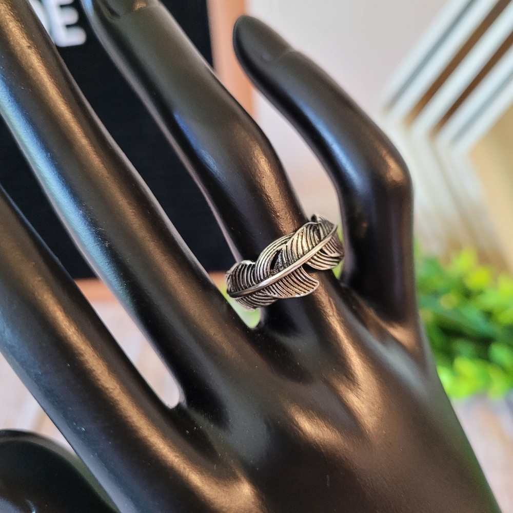 Antique Silver Feather Cuff Ring ✨️ - Picture 5 of 9